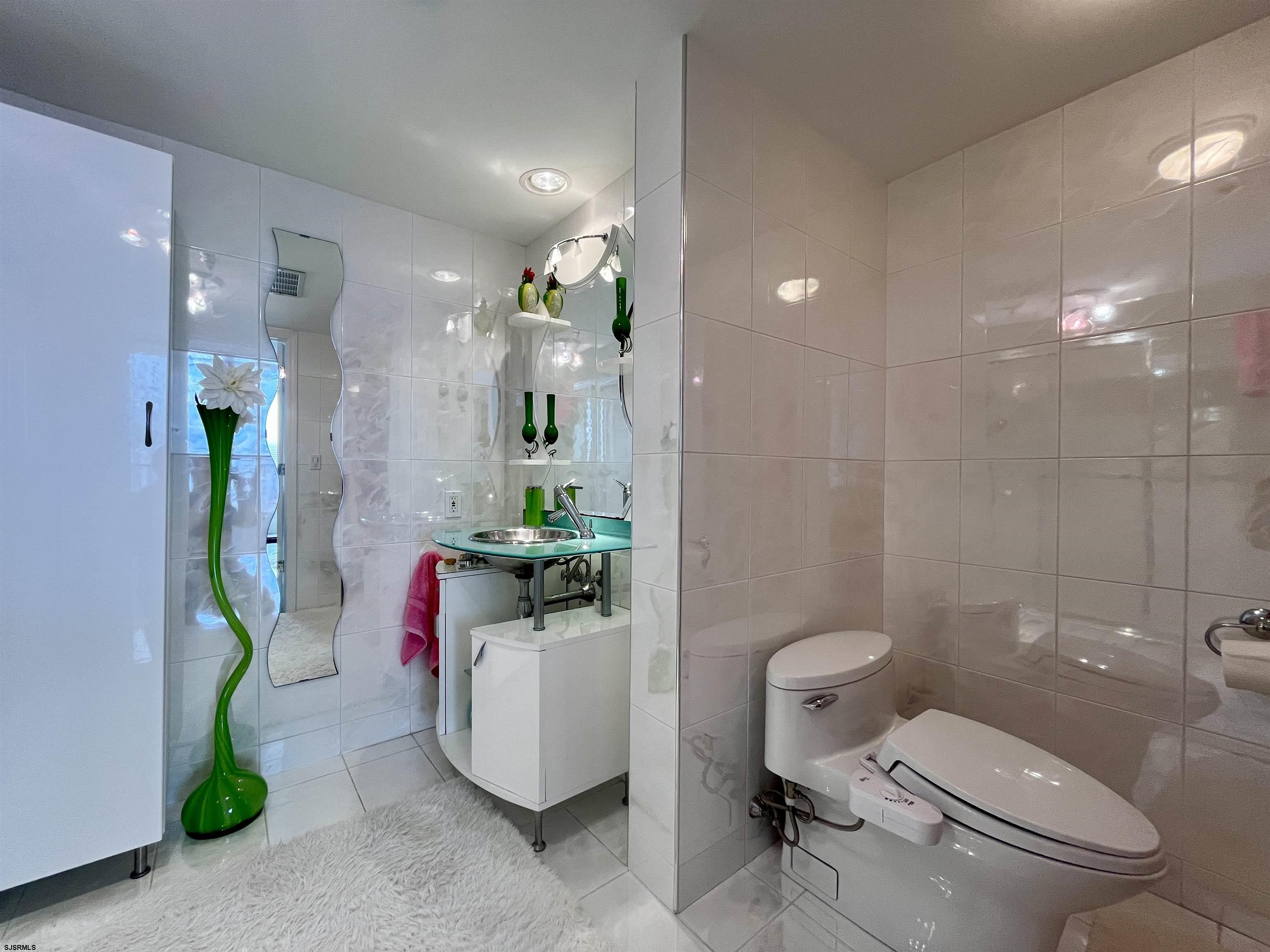3851 Boardwalk Unit: 2011