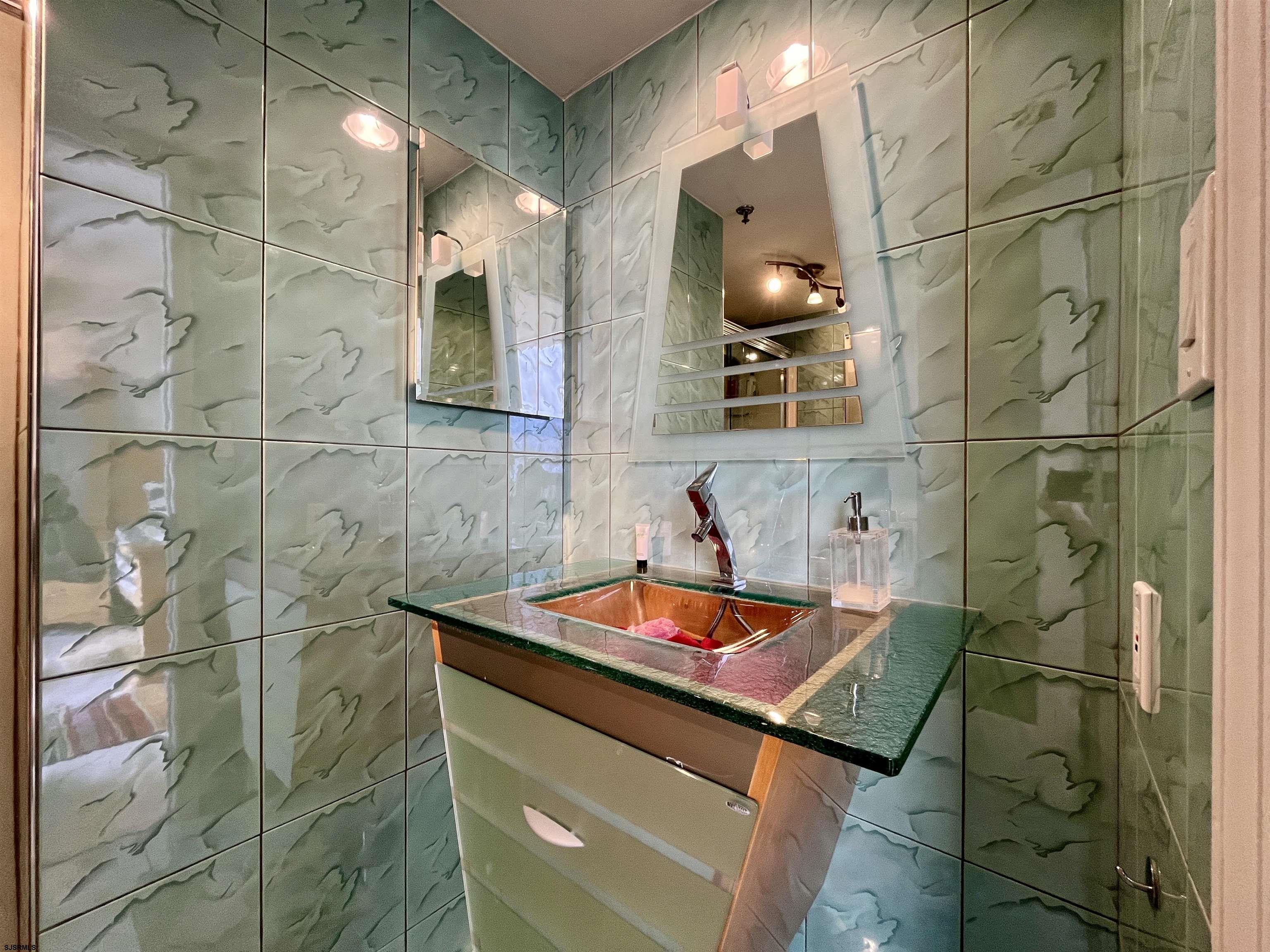 3851 Boardwalk Unit: 2011