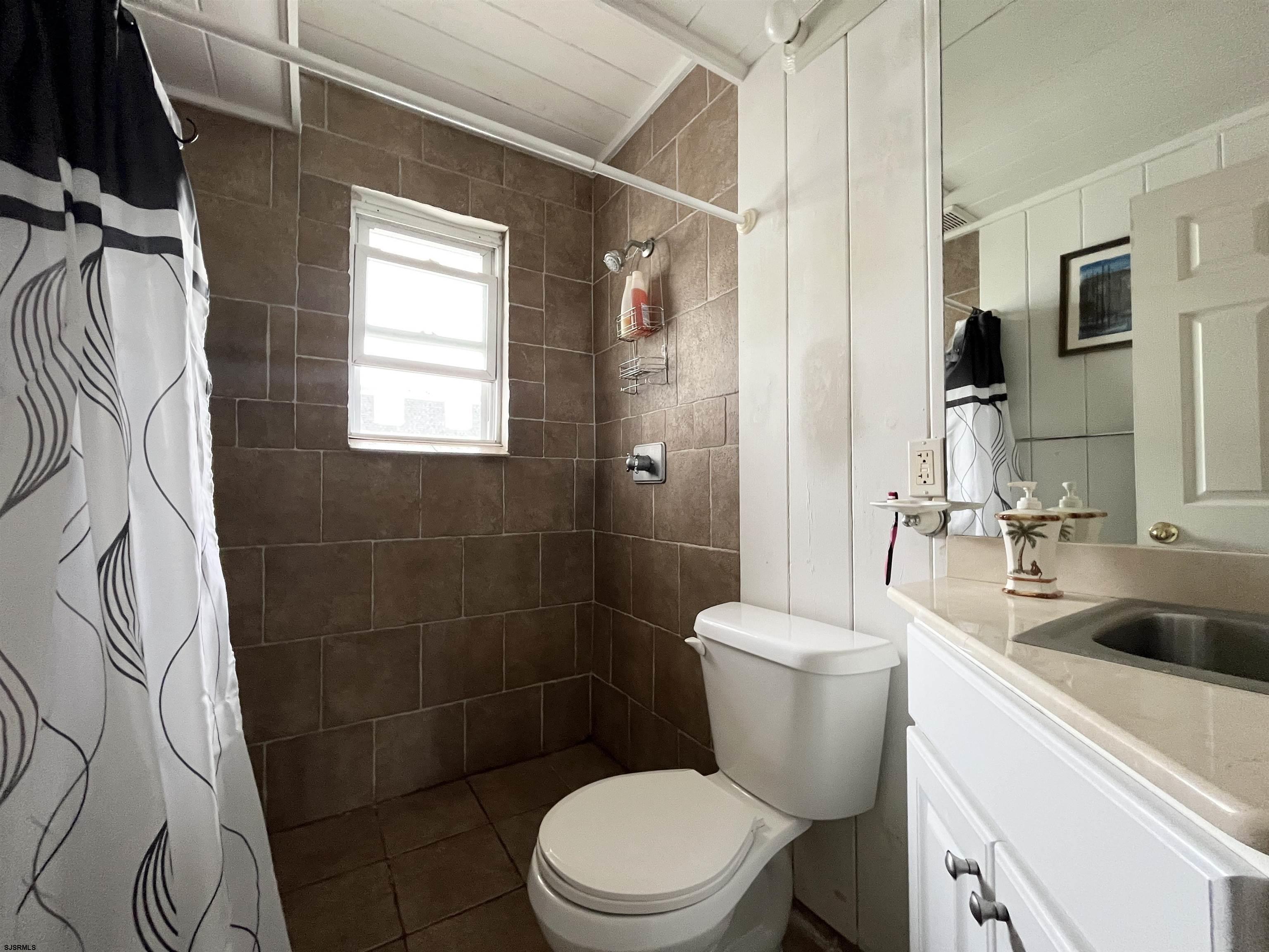 9010 Atlantic Ave Unit: 215