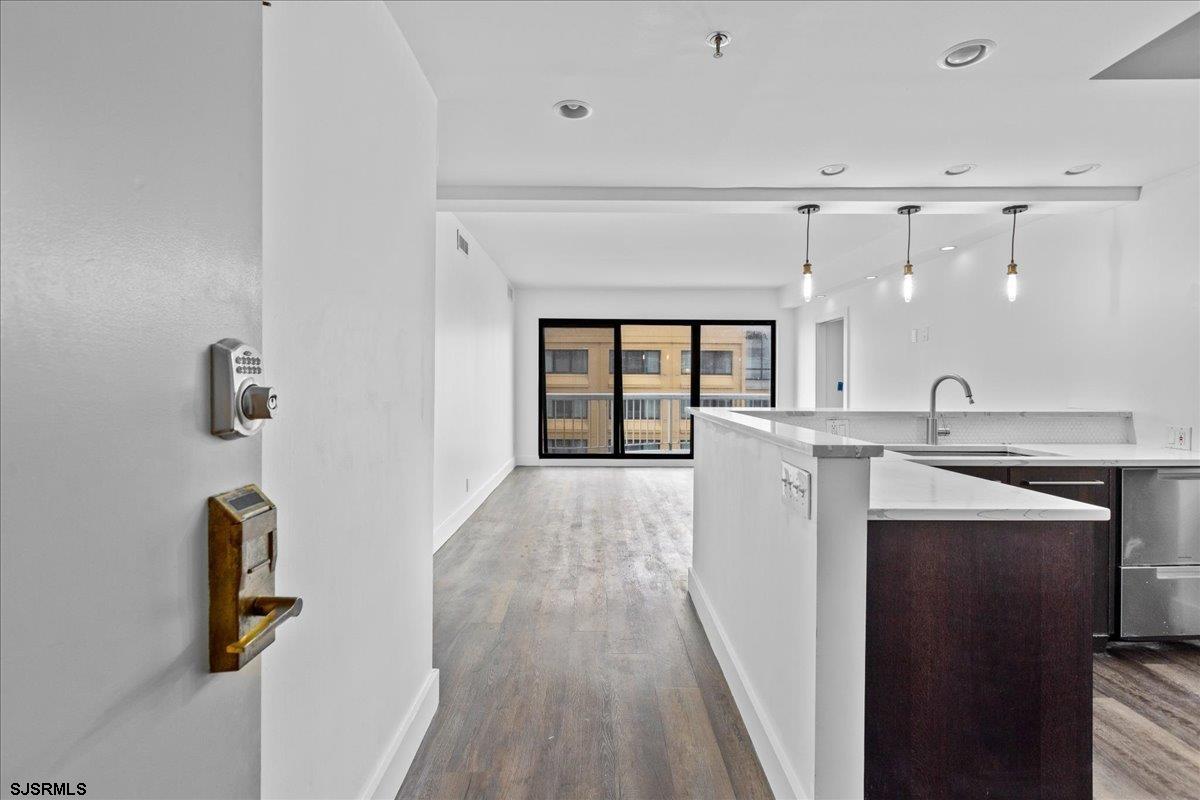 3101 Boardwalk Unit: 2009-1