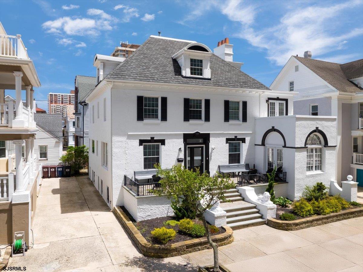 103 S Austin Ave