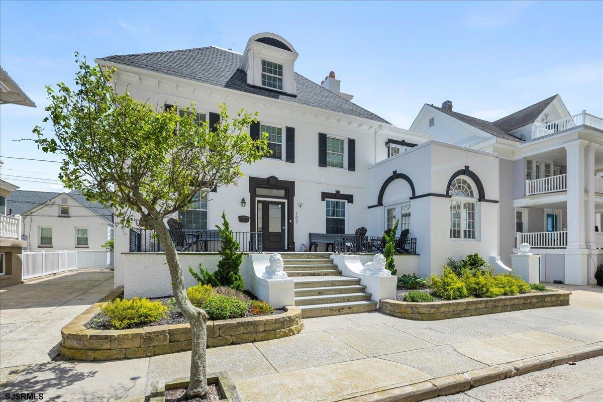 103 S Austin Ave