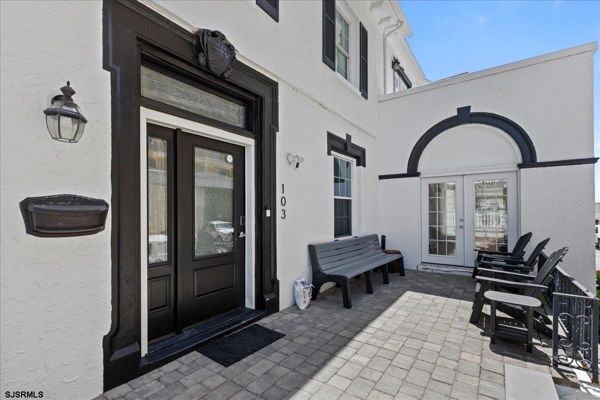 103 S Austin Ave