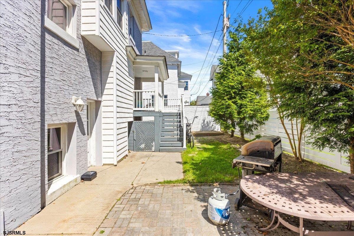 105 S Austin Ave