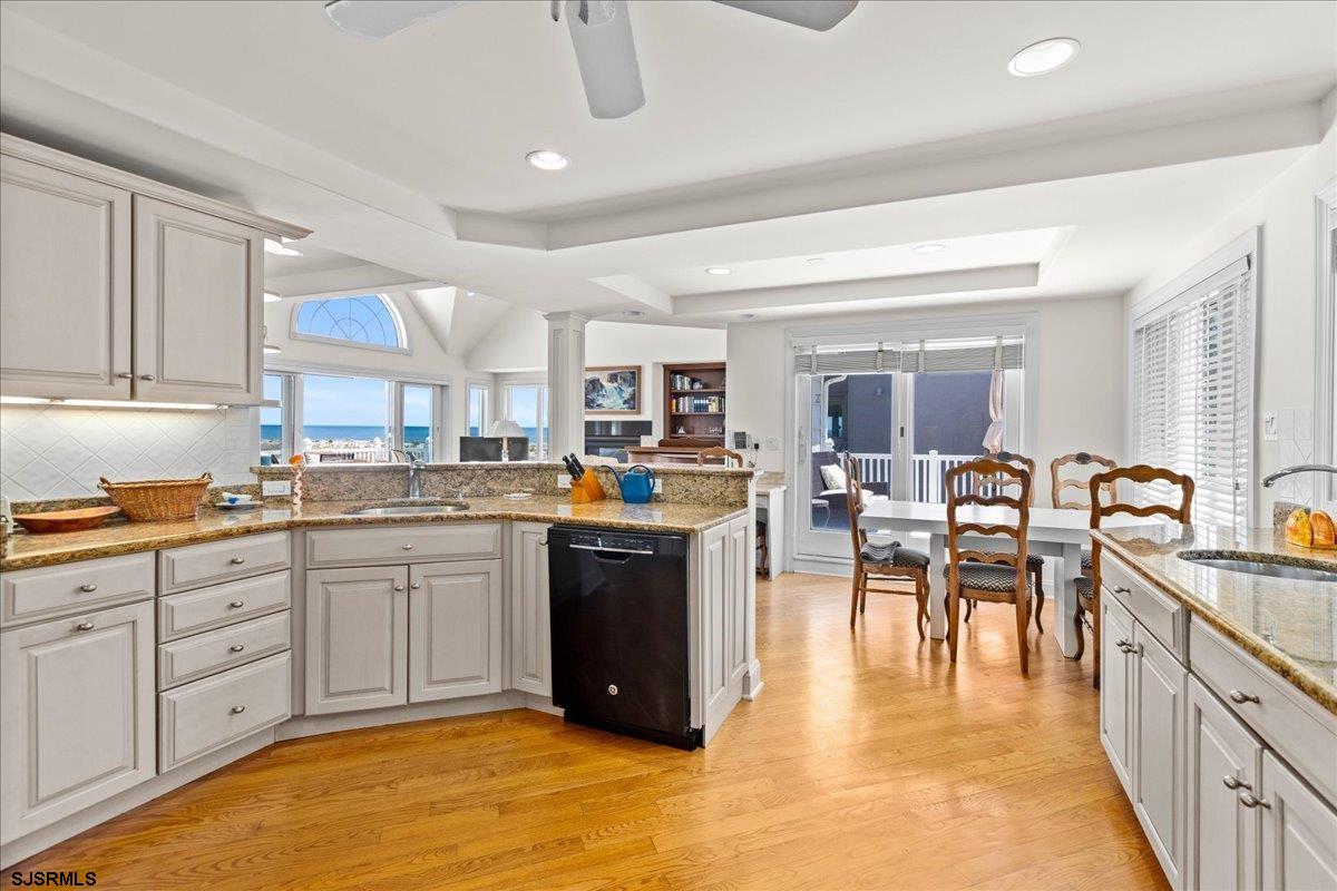 102 S 32nd Ave
