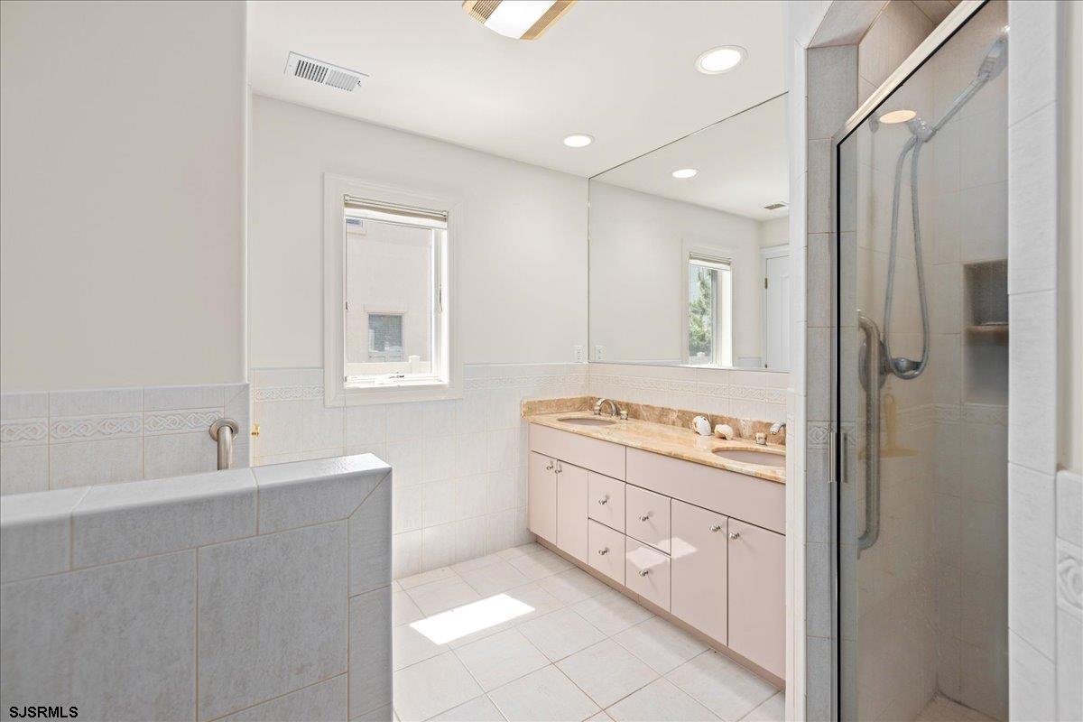 102 S 32nd Ave