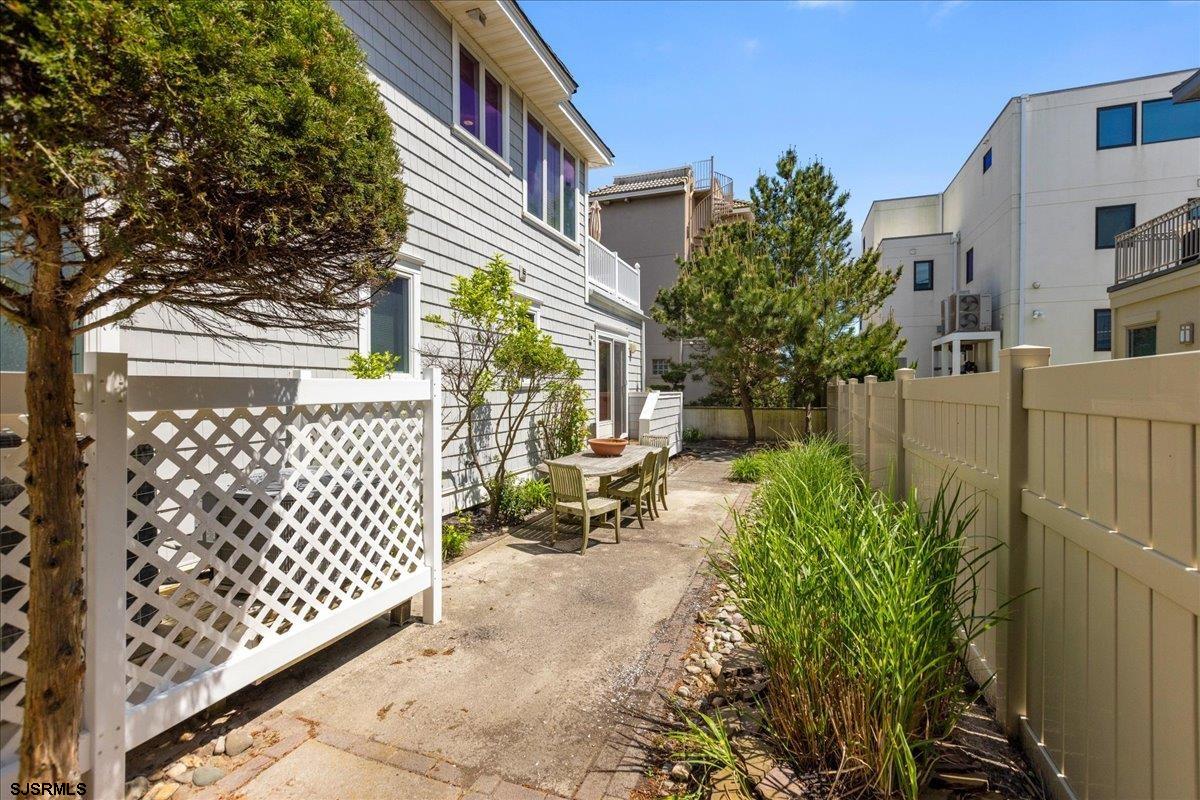 102 S 32nd Ave