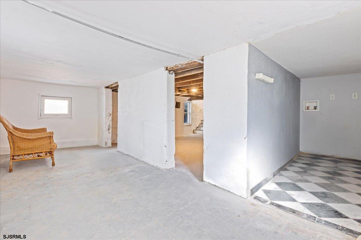 7 N Surrey Ave