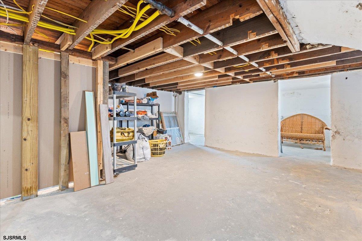 7 N Surrey Ave