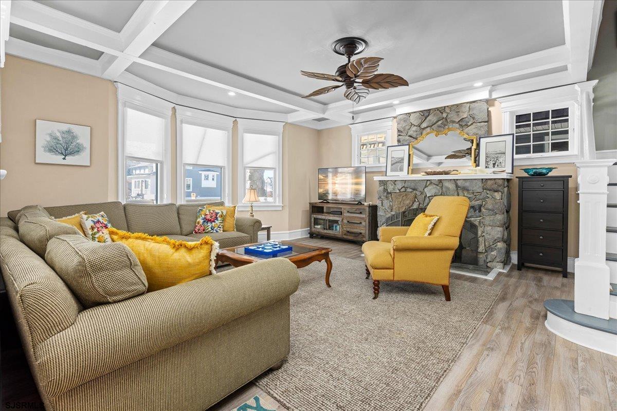 7 N Surrey Ave