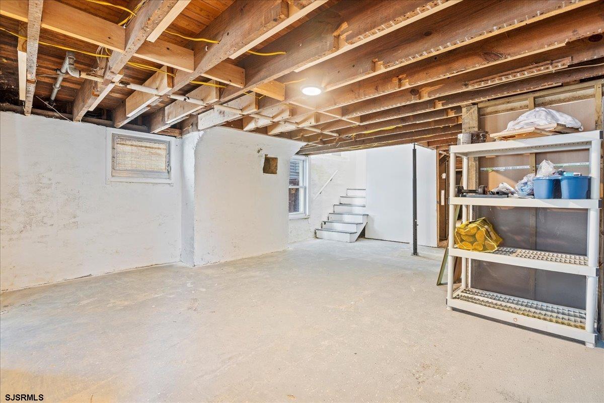 7 N Surrey Ave
