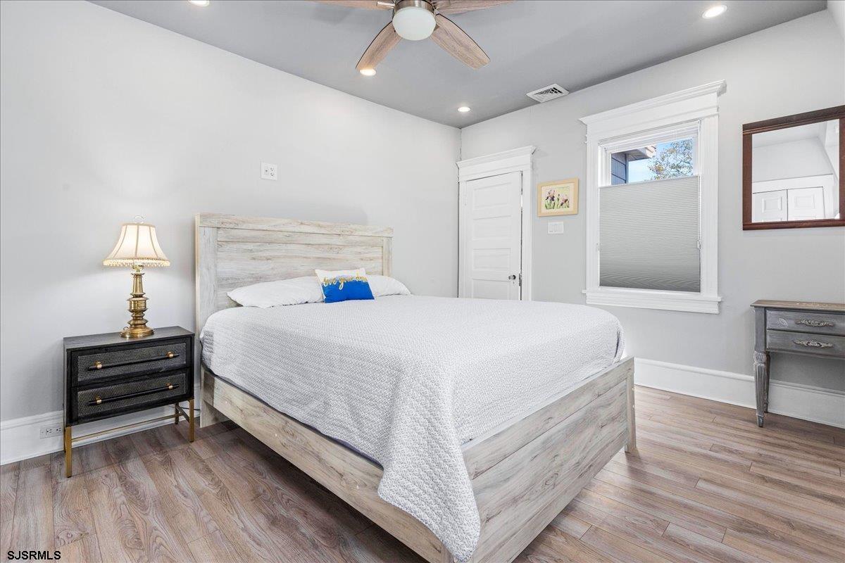 7 N Surrey Ave