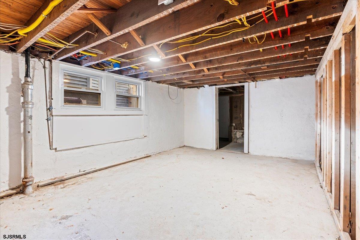 7 N Surrey Ave