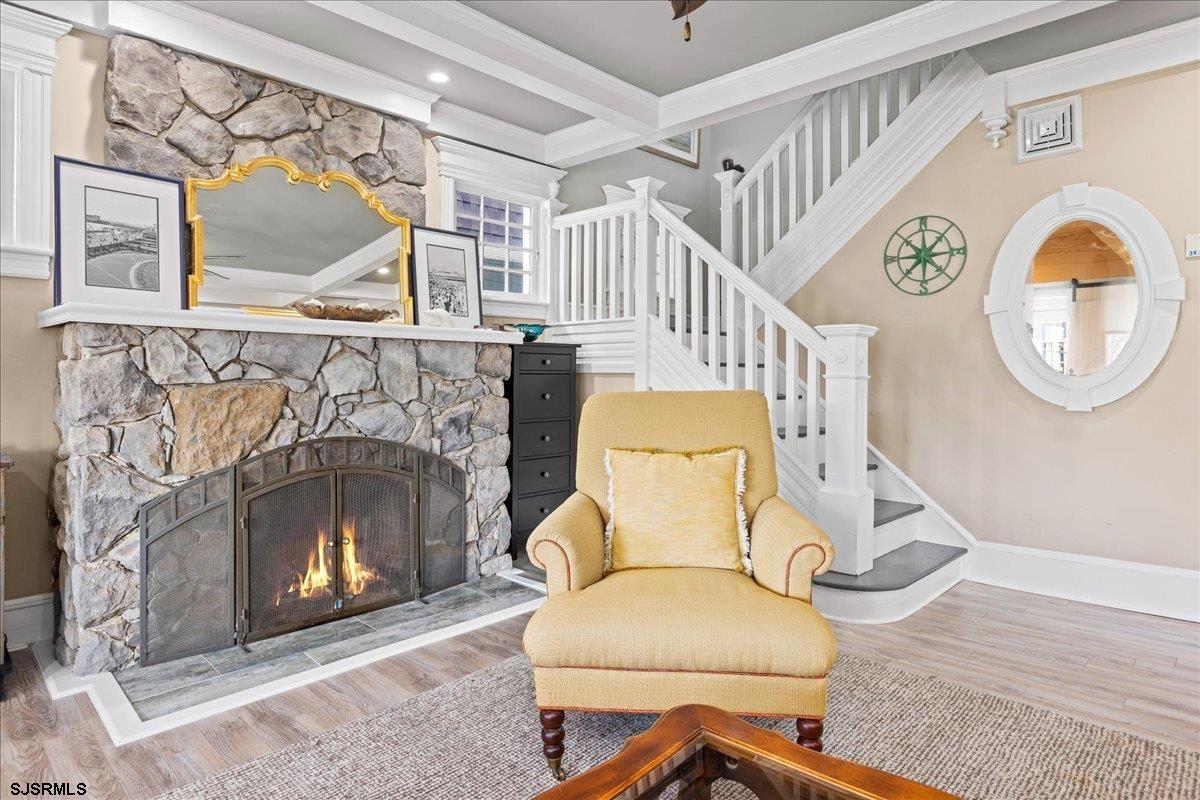 7 N Surrey Ave