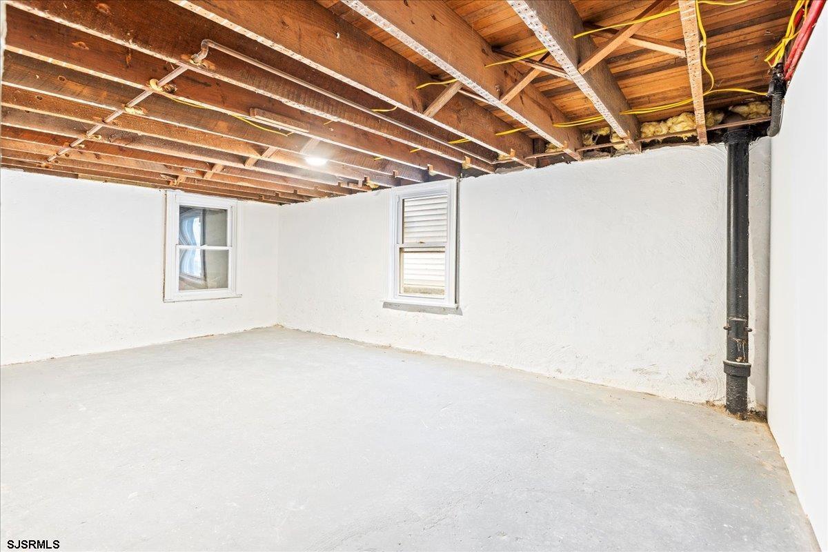 7 N Surrey Ave