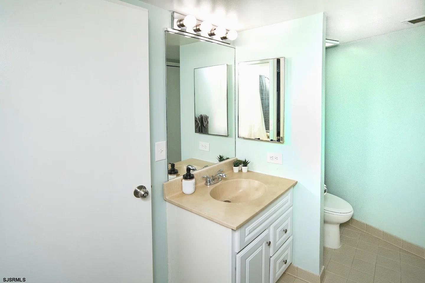 1515 Boardwalk Unit: 1708