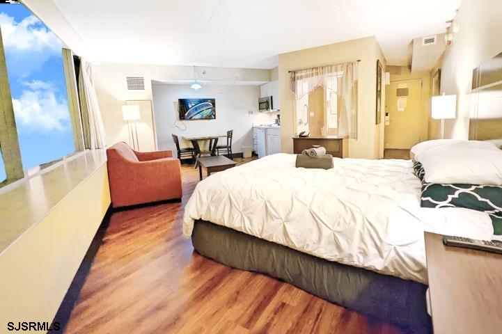 1515 Boardwalk Unit: 2005