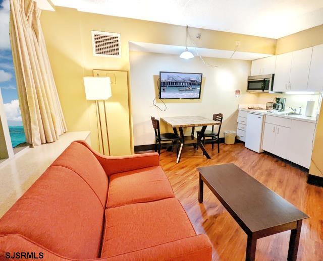 1515 Boardwalk Unit: 2005
