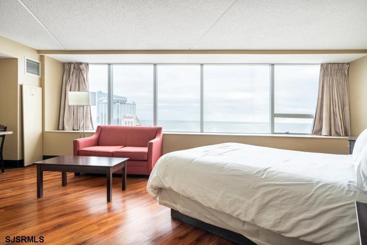 1515 Boardwalk Unit: 2704