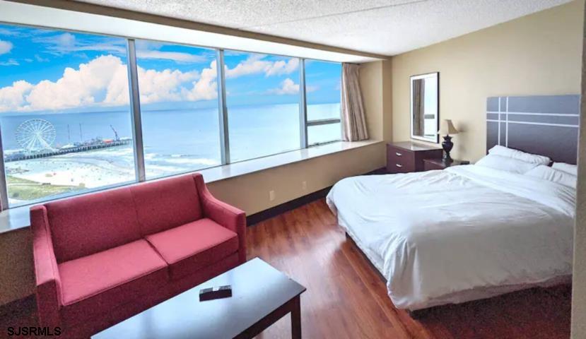 1515 Boardwalk Unit: 2704