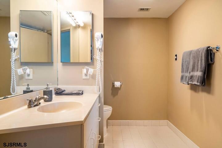 1515 Boardwalk Unit: 2704