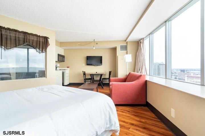 1515 Boardwalk Unit: 2704