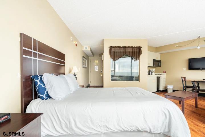 1515 Boardwalk Unit: 2704