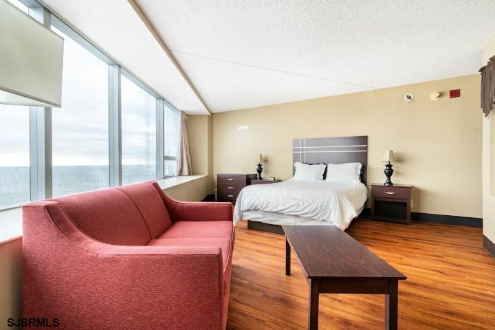 1515 Boardwalk Unit: 2704