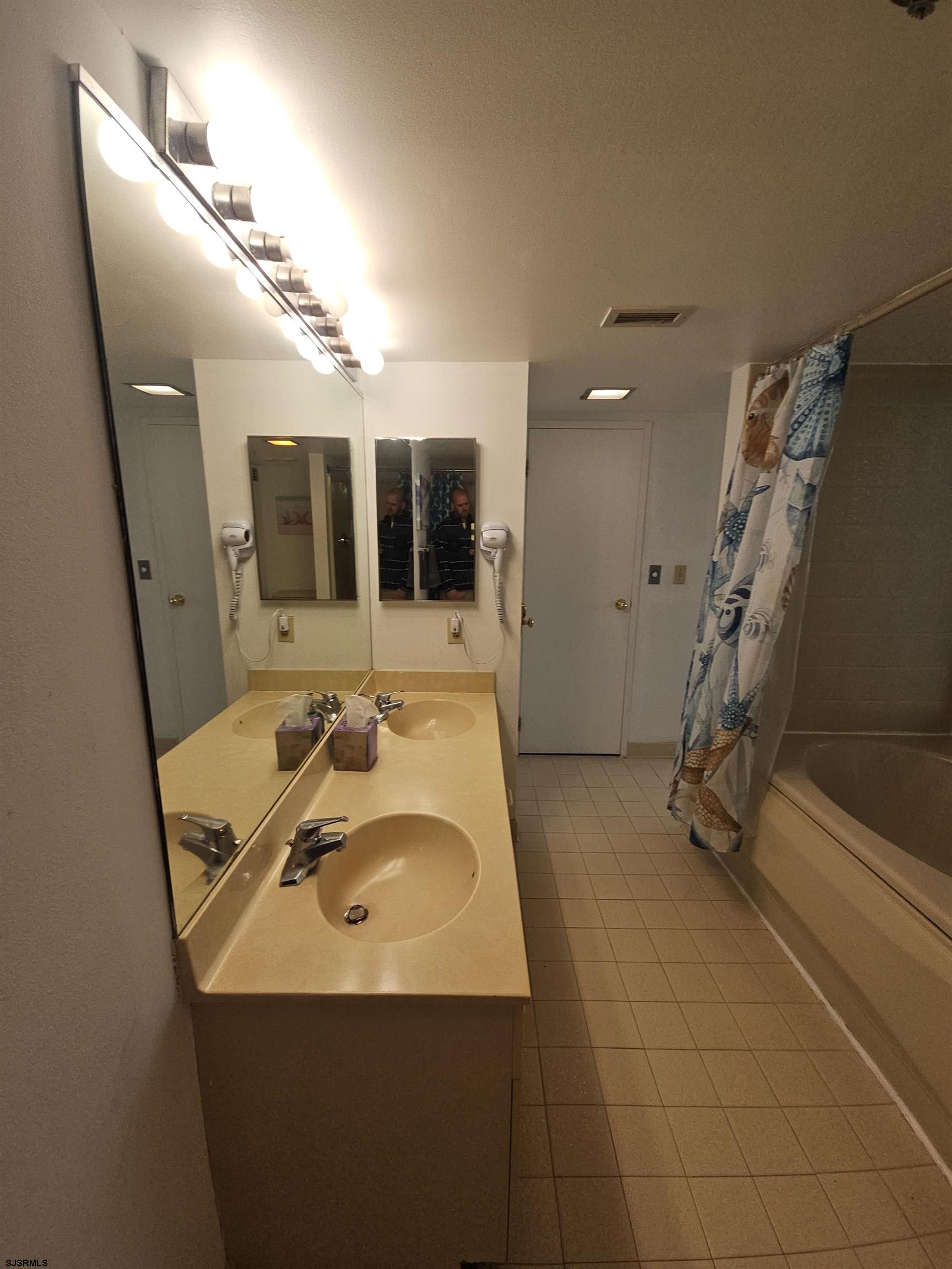 1515 Boardwalk Unit: 2911
