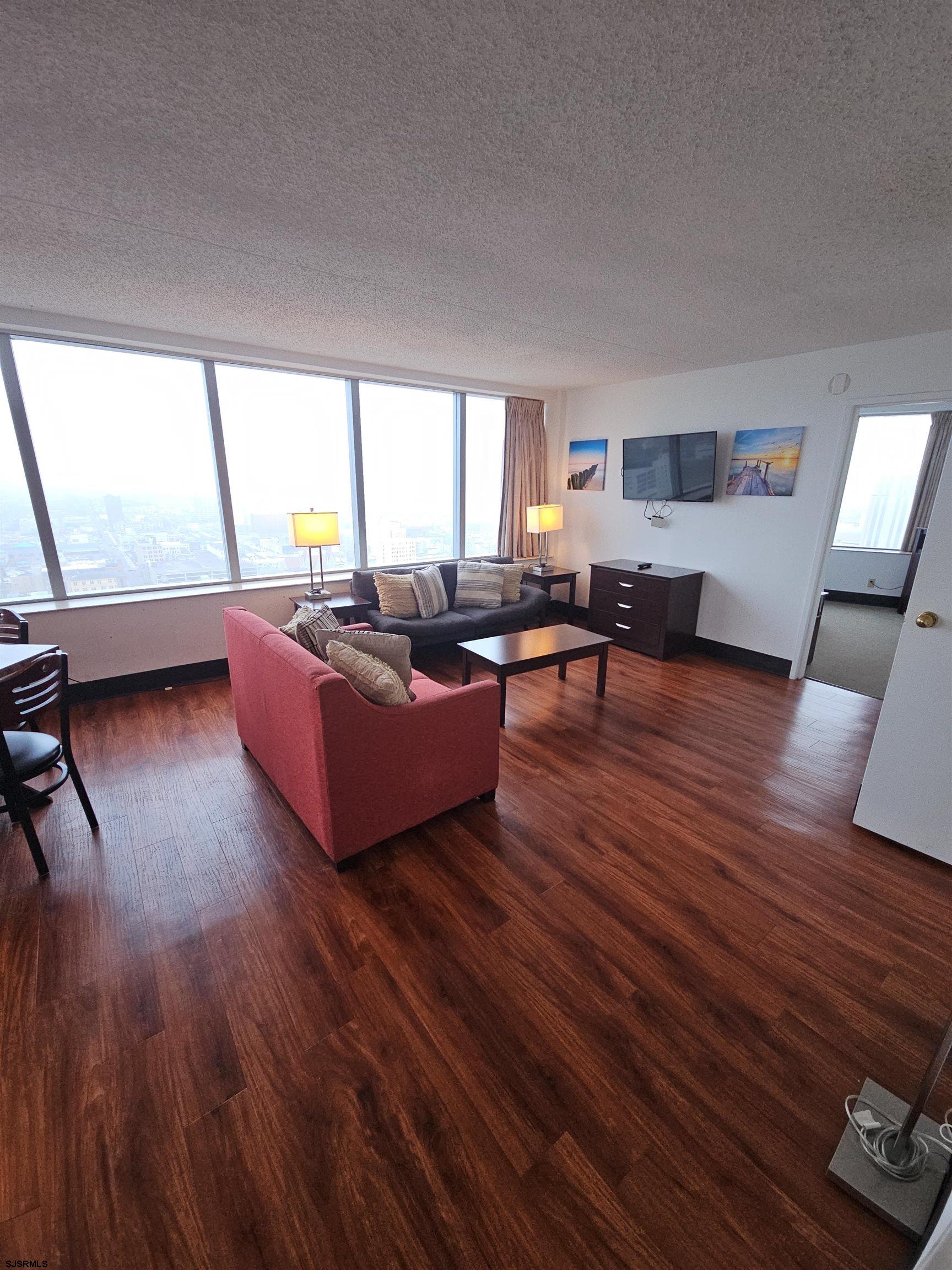 1515 Boardwalk Unit: 2911
