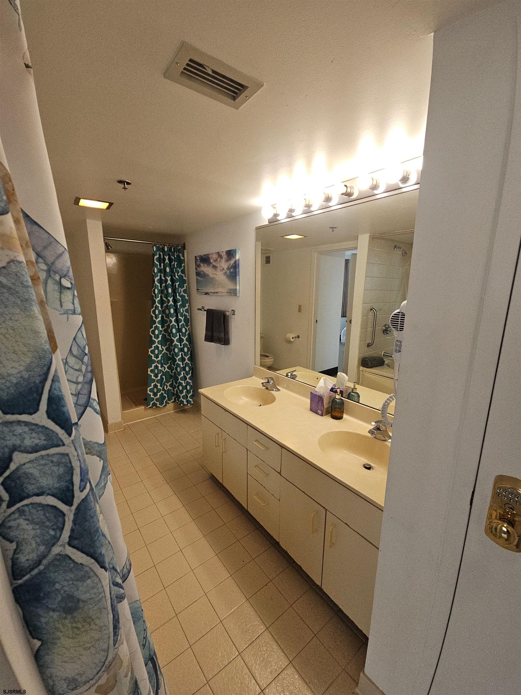 1515 Boardwalk Unit: 2911