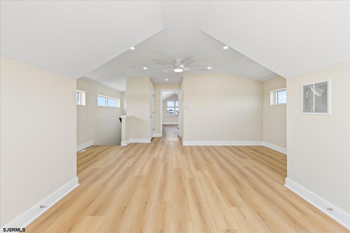 6104B Monmouth Ave