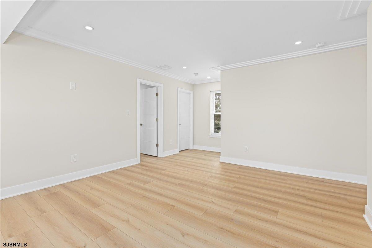 6104B Monmouth Ave