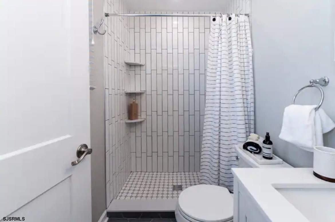 7007 Ventnor Gardens Plaza Unit: 2
