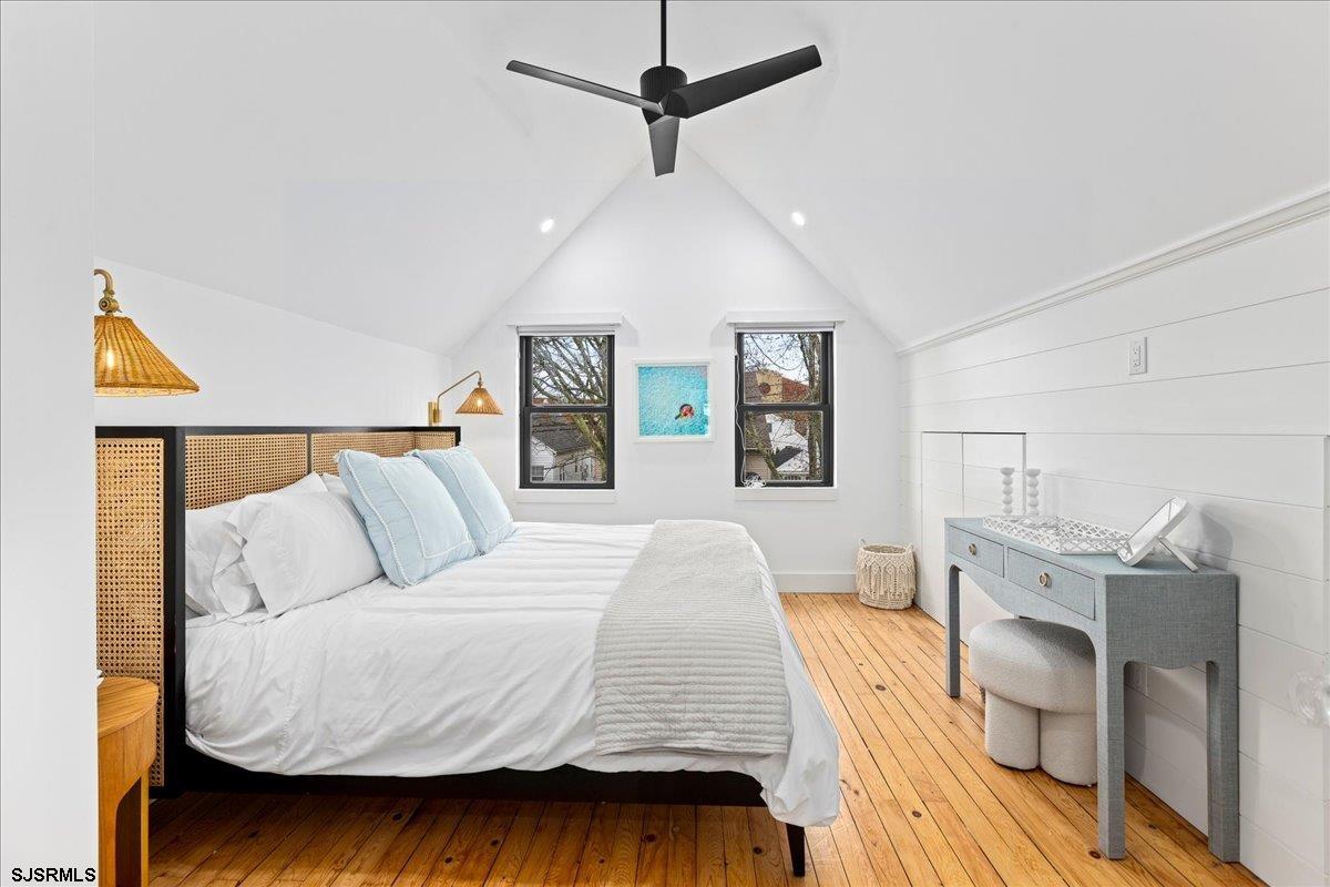 121 N Gladstone Ave