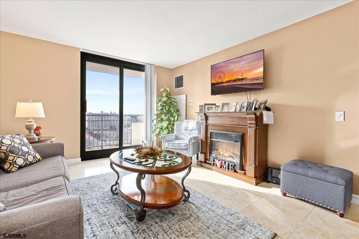 526 Pacific Ave Unit: 1304