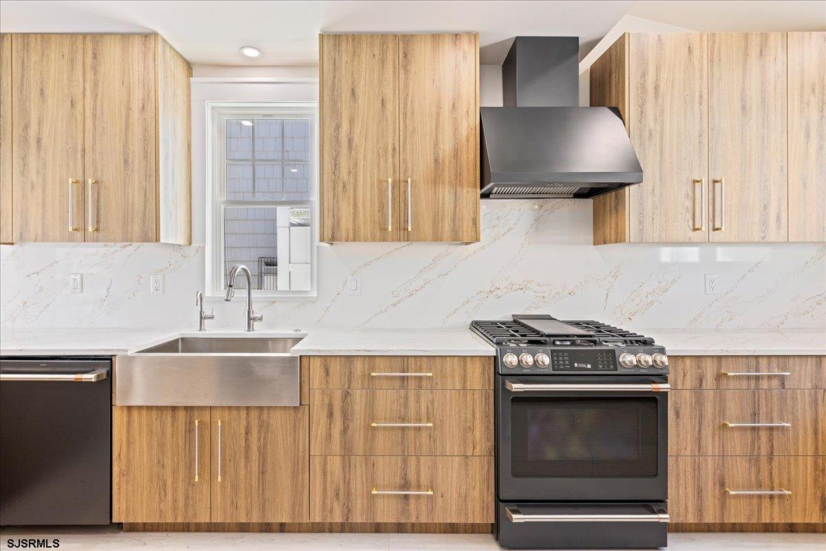 113 N Belmont Ave
