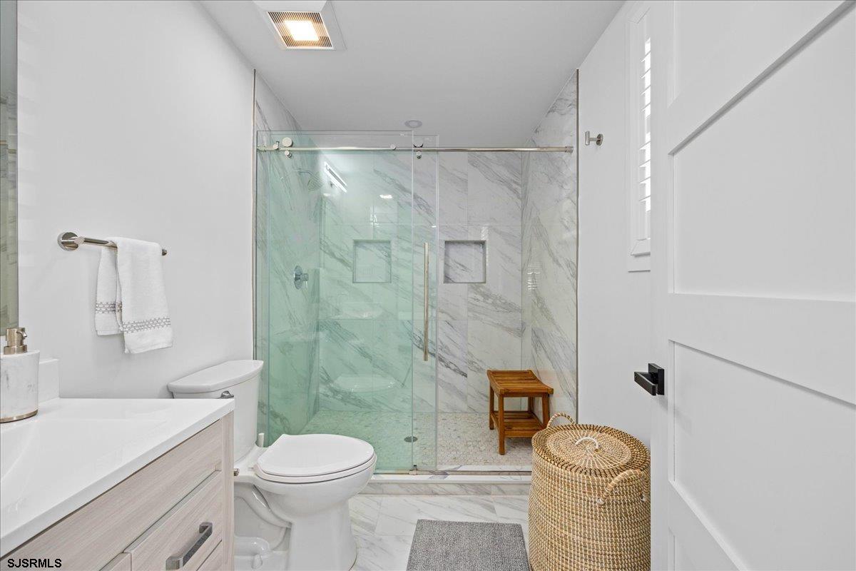 8 S Colmar Cir