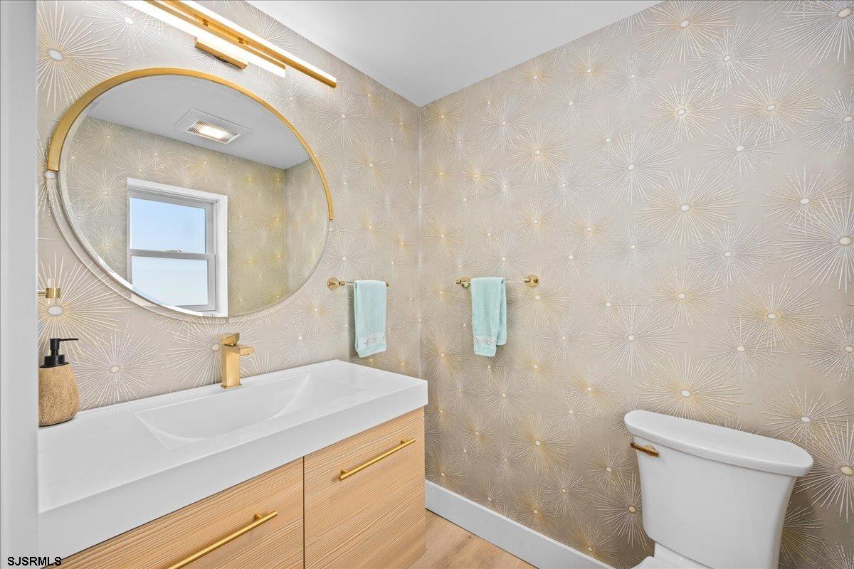 8 S Colmar Cir