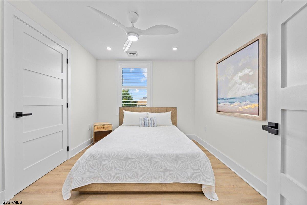 8 S Colmar Cir