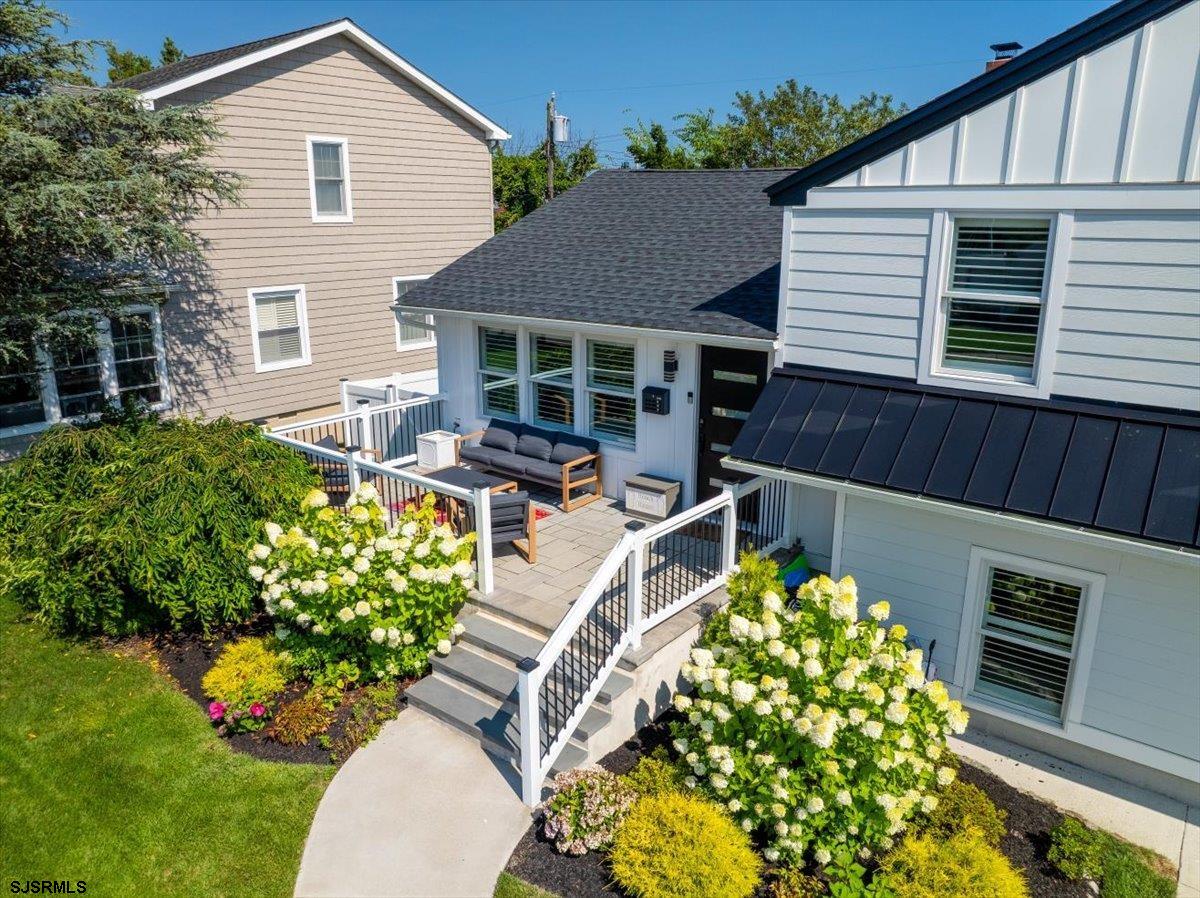 8 S Colmar Cir