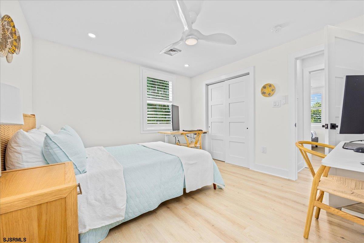 8 S Colmar Cir
