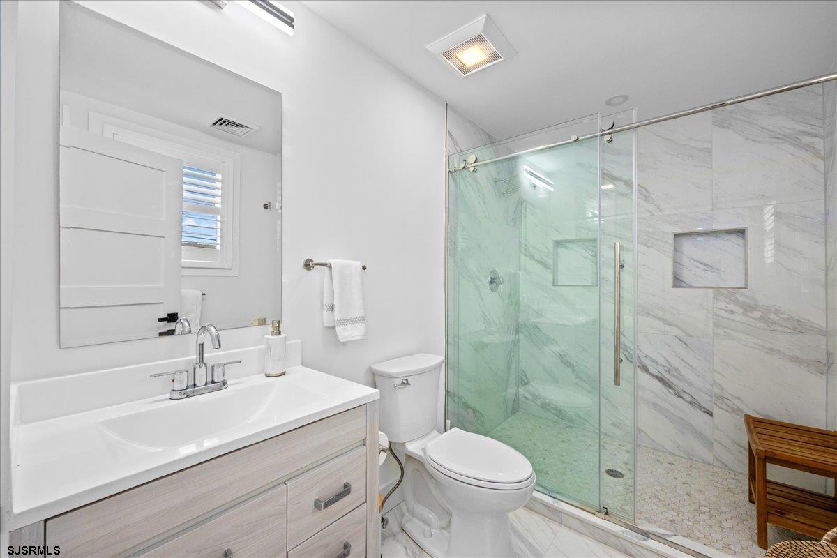 8 S Colmar Cir