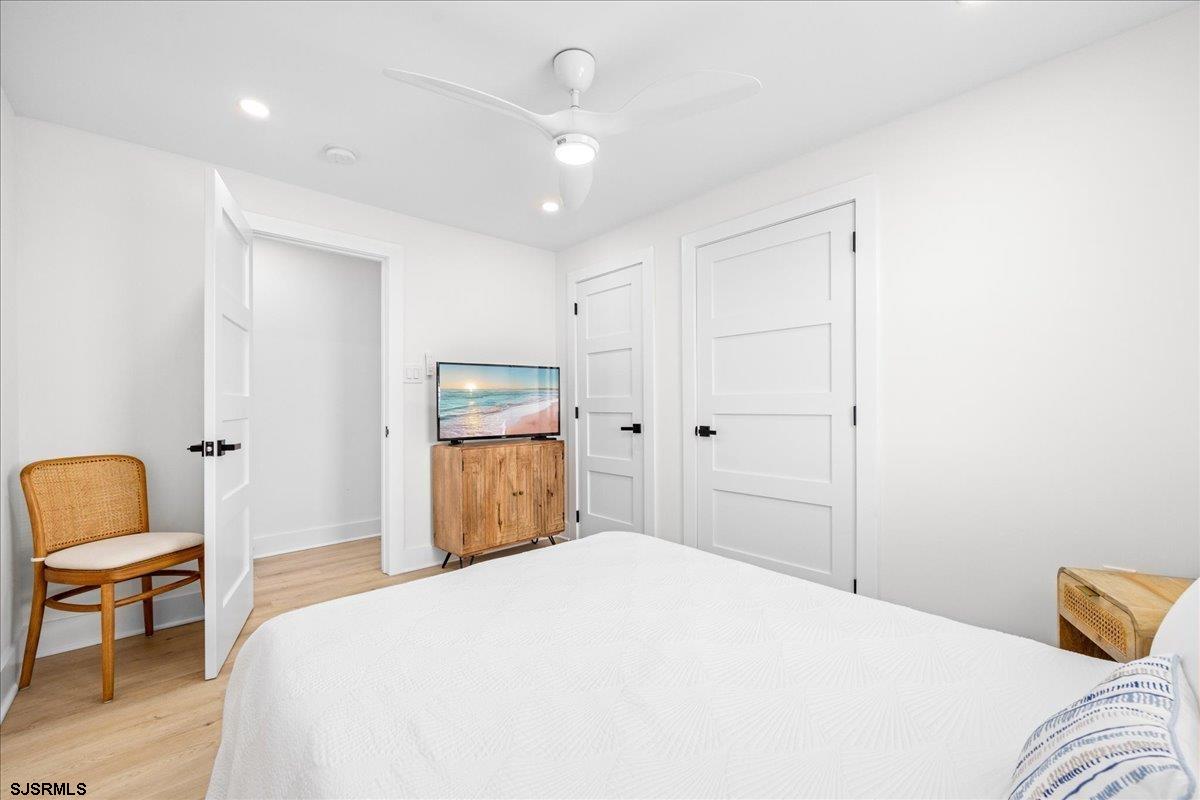 8 S Colmar Cir