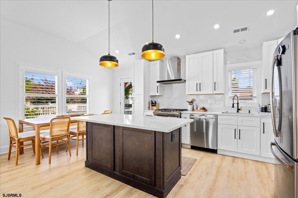 8 S Colmar Cir