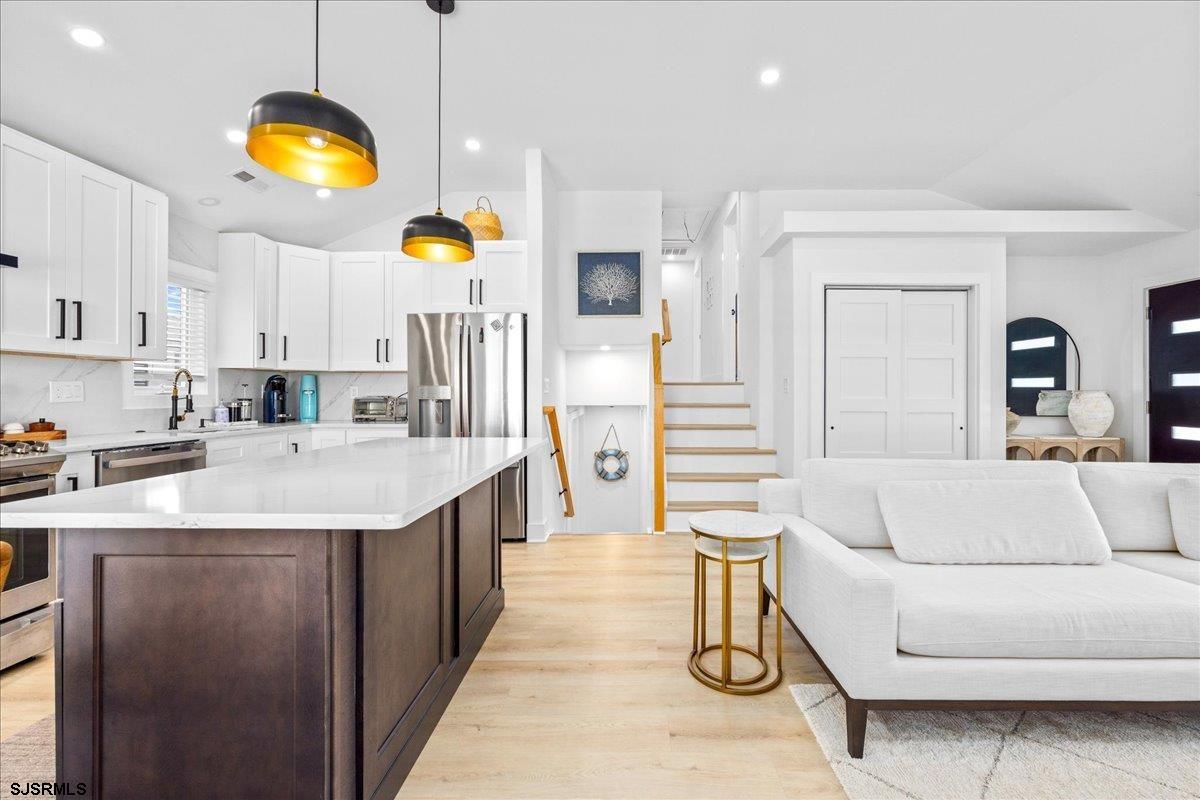 8 S Colmar Cir