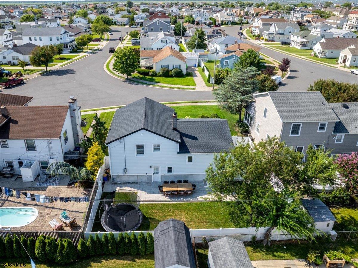 8 S Colmar Cir