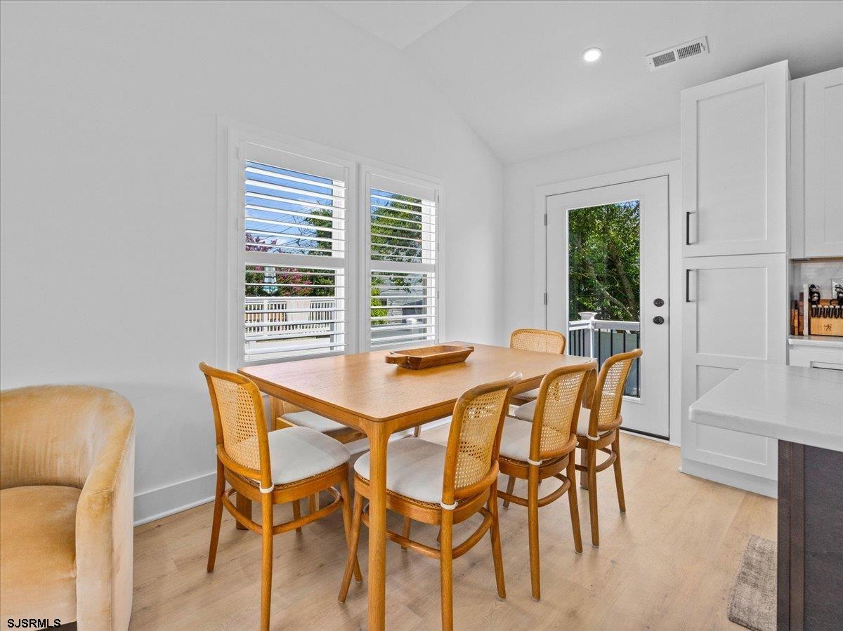 8 S Colmar Cir