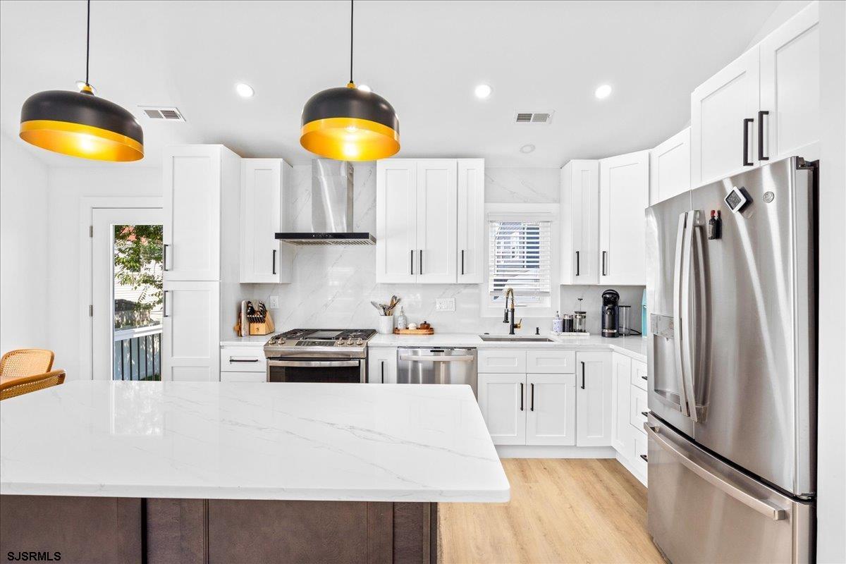 8 S Colmar Cir