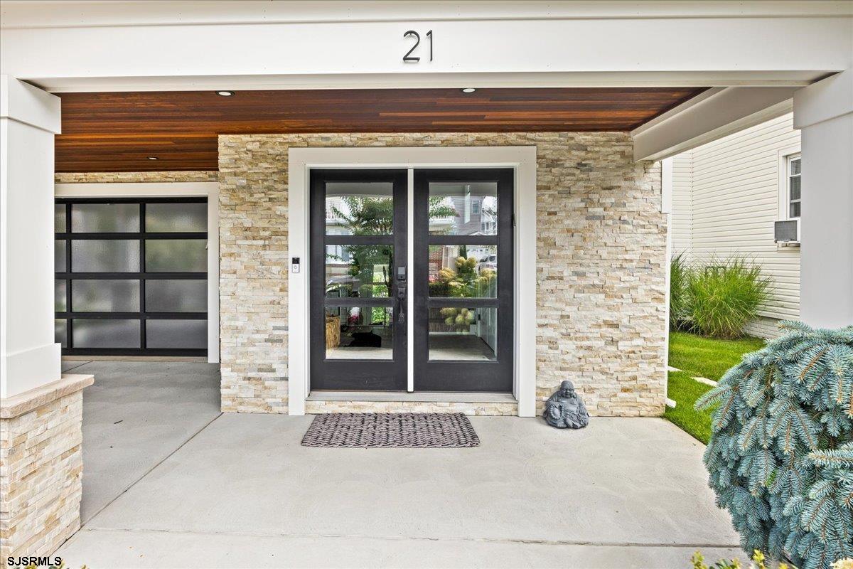 21 N Douglas Ave
